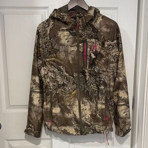Real tree Camouflage Hooded Jacket with Pink Accents